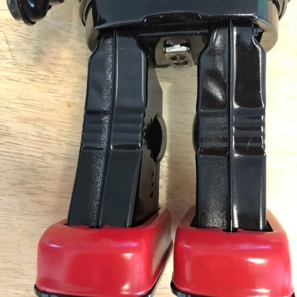 Millenium Robot 2000 Replica Japanese Battery Operated Attacking Robot - Picture 4 of 12